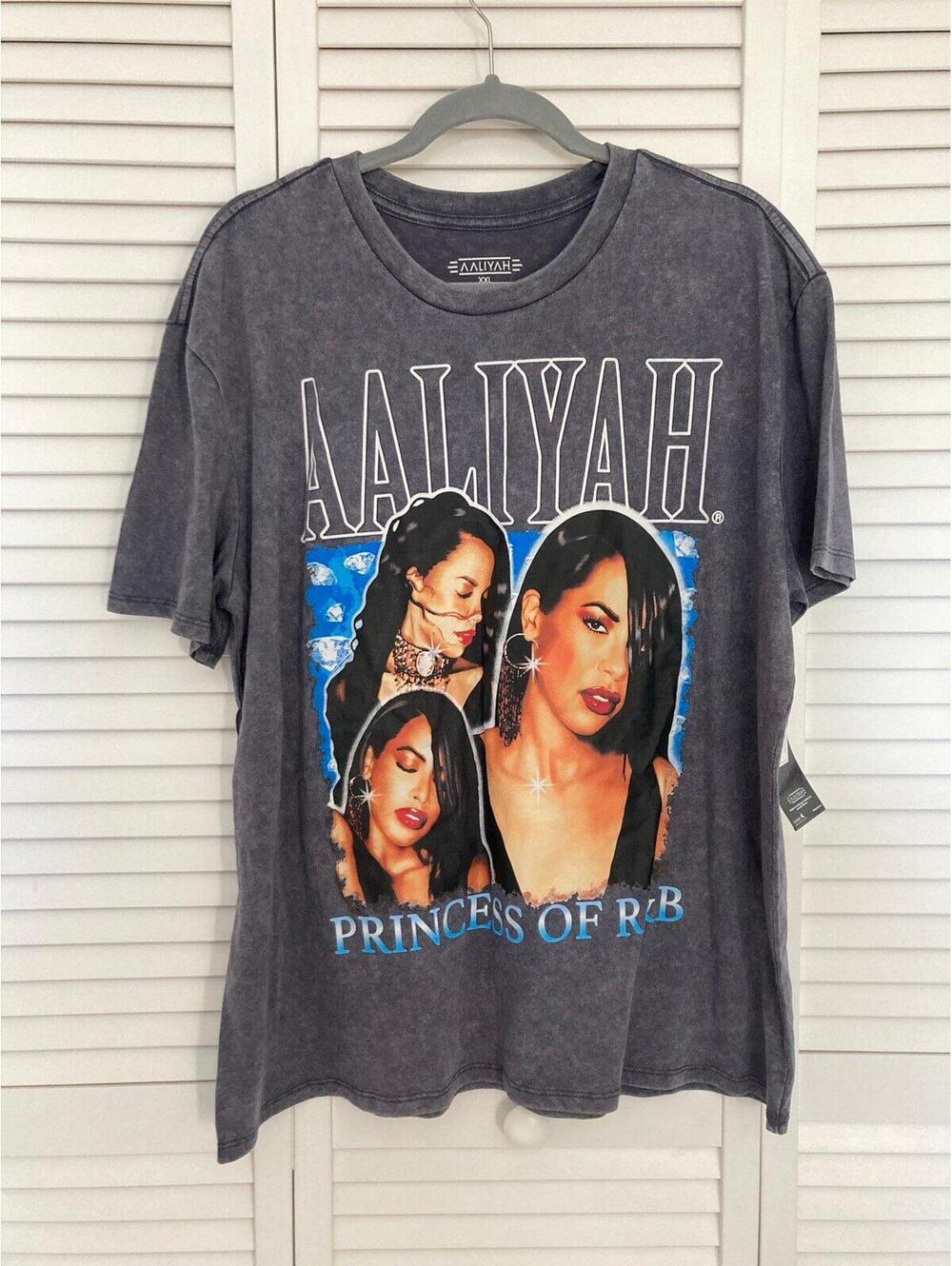 Aaliyah Junior’s oversized graphic tee
